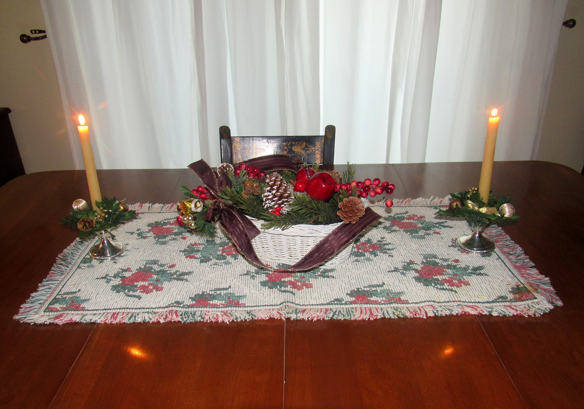 Dining Table a.jpg